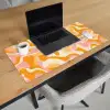 Abstract - Golvend - Oranje Muismat XXL klein -sfeer1