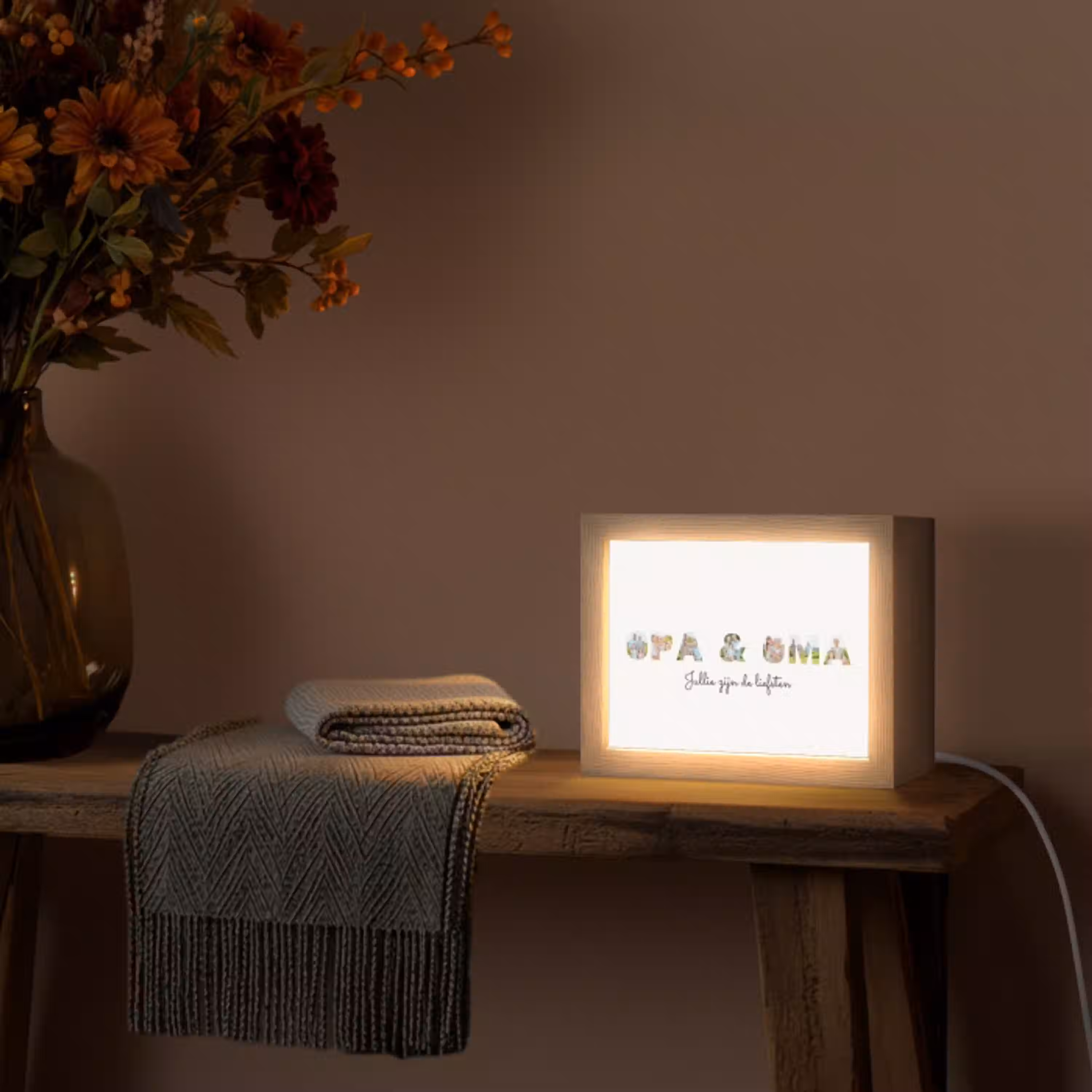 Opa & Oma - Lettercollage Light Box met kabel (Tafellamp) klein -sfeer4