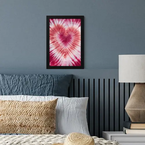 Hartvorm - Roze - Tie dye fotolijst zwart zonder passe partout klein -sfeer3