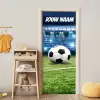 Voetbal op grasveld in een stadion met verlichting en personaliseerbare tekst bovenaan. deurposter klein -sfeer4