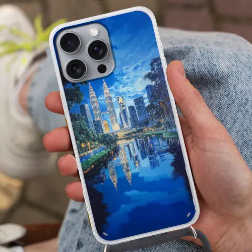 Stad Kuala Lumpur - Skyline - Wolkenkrabbers - Water Hoesje iPhone 16 Pro Max met koord klein -sfeer3