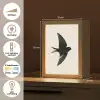 Zwarte zwaluw - Gouden accenten - Lichte achtergrond Light Box met kabel (Tafellamp) klein -USP_NL
