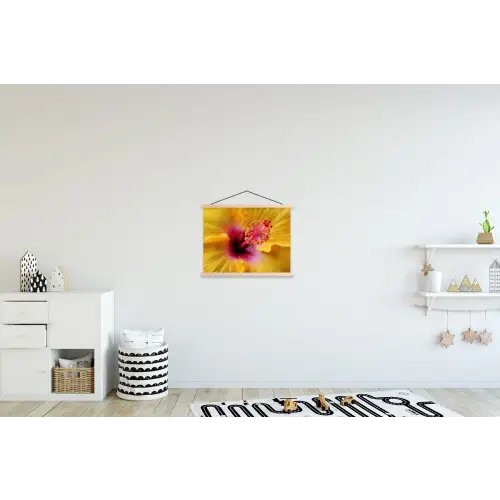 Geel - Hibiscus - Tropisch textielposter latten blank klein -kinderkamer