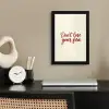Don't lose your fire - Rood - Wit - Minimalistisch fotolijst zwart zonder passe partout klein -sfeer1