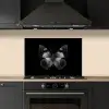 Vlinder - Grijs - Mysterieus keuken achterwand spatscherm klein -sfeer1