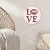 Tekst - Love - Pantervacht - Lichtroze Wandcirkel plexiglas klein -sfeer5