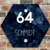 Blauwe bloemen - Modern Naambord Hexagon klein -sfeer2