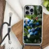 Blauwe bessen - Dauwdruppels - Natuurlijk licht Hoesje iPhone 16 Pro Max met koord klein -sfeer4
