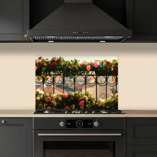 Bloemen - Hek - Stadszicht - Zomer keuken achterwand spatscherm klein -sfeer1