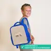 Gele kiepwagen met stenen en stippenpatroon Kinderrugzak - Blauw middel -sfeer3_NL