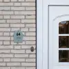 Grijsgroen met stippen - Modern Naambord Huisje klein -sfeer1