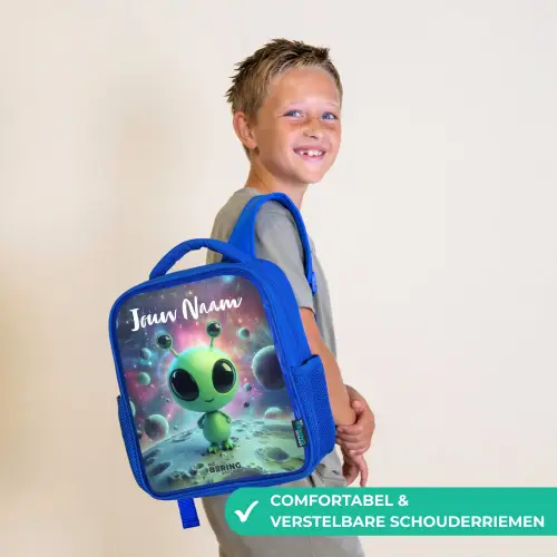 Groen buitenaards wezentje op maanlandschap Kinderrugzak - Blauw middel -sfeer3_NL