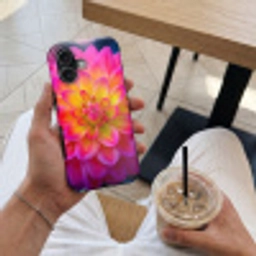 Roze - Dahlia - Kleurrijk Toughcase MagSafe Apple iPhone 17 klein -Sfeer1M