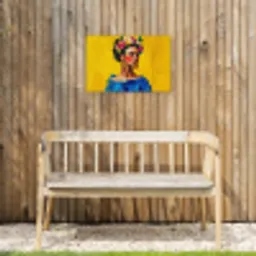 Frida Kahlo - Vrouw - Geel - Blauw - Bloemen Tuinposter op houten frame 2 cm dik klein -sfeer4