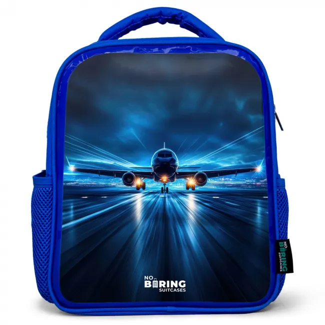 Kinderrucksack - Blau - Ein Flugzeug hebt in einer futuristischen Nachtlandschaft ab