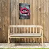 Lippen - Felroze - Graffiti - Verfstrepen Tuinposter op houten frame 2 cm dik klein -sfeer4