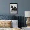Paarden - Gras - Zwart - Wit fotolijst zwart zonder passe partout klein -sfeer3