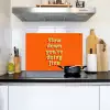 Oranje - Slow down you're doing fine - Retro Inductie beschemer met haakjes klein -sfeer2