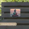 Mediterende Boeddha bij zonsondergang tuinposter los doek klein -sfeer3