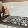 Grafisch - Lijnen - Zwart - Wit Inductie beschermer vinyl 3mm klein 276 -sfeer3