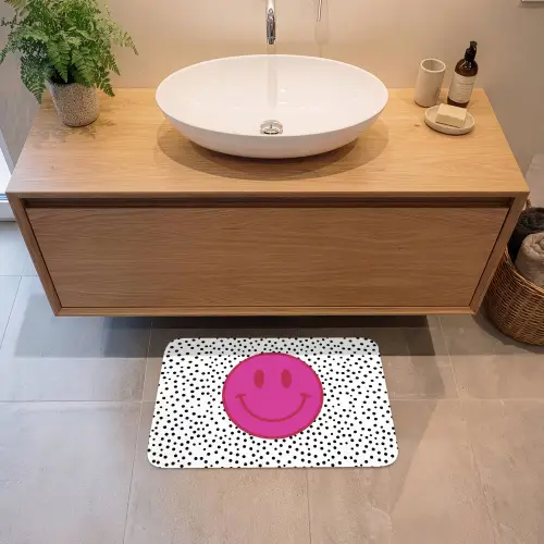 Smiley - Roze - Stippen Badmat klein -sfeer1