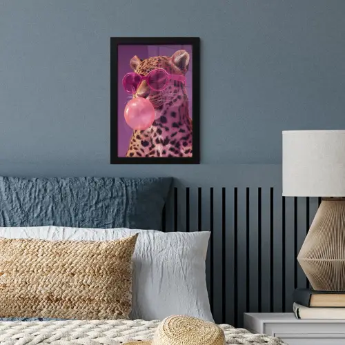 Panter - Zonnebril - Kauwgombel - Roze fotolijst zwart zonder passe partout klein -sfeer3