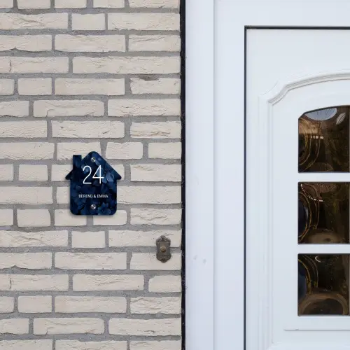 Blauwe bloemen - Sierlijk Naambord Huisje klein -sfeer1