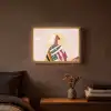 Vrouw - Zon - Kleurrijk Light Box met batterij (Wandlamp) middel -sfeer4