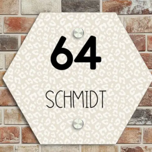 Beige panterprint - Modern Naambord Hexagon klein -sfeer2