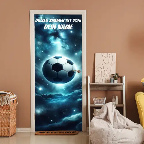 Schwebender Fußball im Weltraum mit Namensfeld. deurposter klein -sfeer1