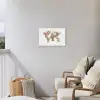 Wereldkaart - Bloemen - Subtiel Tuinposter op houten frame 2 cm dik klein -sfeer1