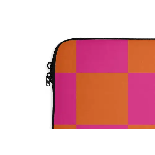 Schaakbord print - Oranje - Roze - Blokjes laptophoes neopreen klein -detail