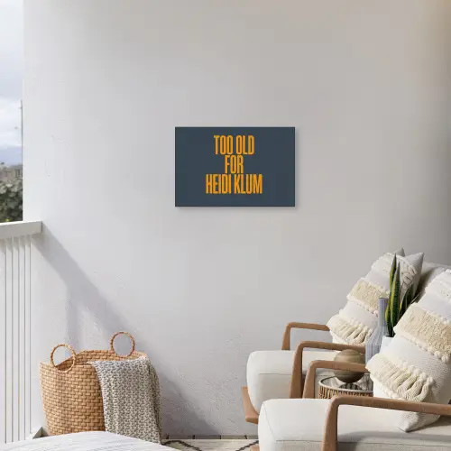 Too old for heidi klum - Geel - Blauw Tuinposter op houten frame 2 cm dik klein -sfeer1