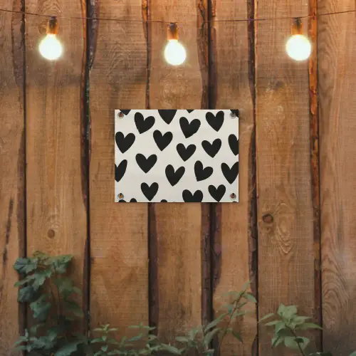 Hartjes - Zwart - Beige tuinposter los doek klein -sfeer1