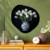 Wit - Bloemen - Tulpen - Vaas Wandcirkel Organisch Aluminium middel -sfeer2