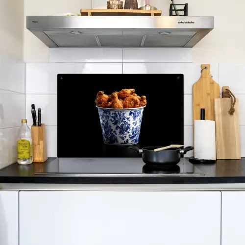 Kip - Bucket - Delfts blauw - Lekker Inductie beschemer met haakjes klein -sfeer2