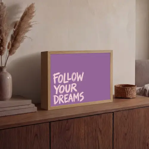 Follow your dreams - Paars - Penseeltextuur Light Box met batterij (Wandlamp) middel -sfeer2