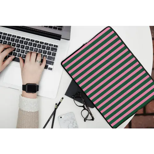 Verticale strepen - Groen - Roze laptophoes neopreen klein 279 -bureau