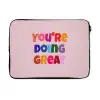 You're doing great - Roze - Kleurrijk laptophoes neopreen klein -3d