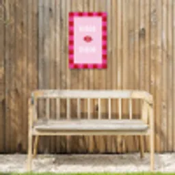 Kiss - Roze - Frans - Valentijn Tuinposter op houten frame 2 cm dik klein -sfeer4