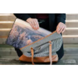 Bos - Bergen - Goud - Winter - Warm laptophoes neopreen klein -tas