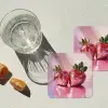 Disco - Fruit - Glitter - Strawberry onderzetter kurk middel -sfeer4