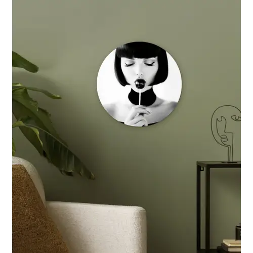 Vrouw - Lolly - Zwart - Wit Wandcirkel plexiglas klein -sfeer3