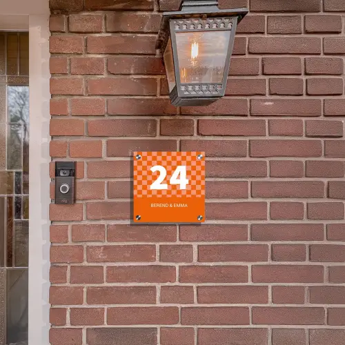 Oranje - Blokjes - Klassiek Naambord Vierkant klein -sfeer7-XS