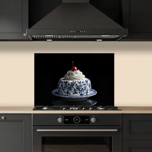 Taart - Slagroom - Kers - Bord - Delfts blauw keuken achterwand spatscherm klein -sfeer1