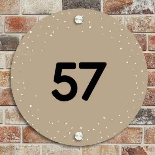 Beige met stippen - Traditioneel Naambord Rond klein -sfeer2