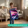 Roze raceauto flitst door neonlicht Kinderkoffer - Blauw klein -sfeer2_FR