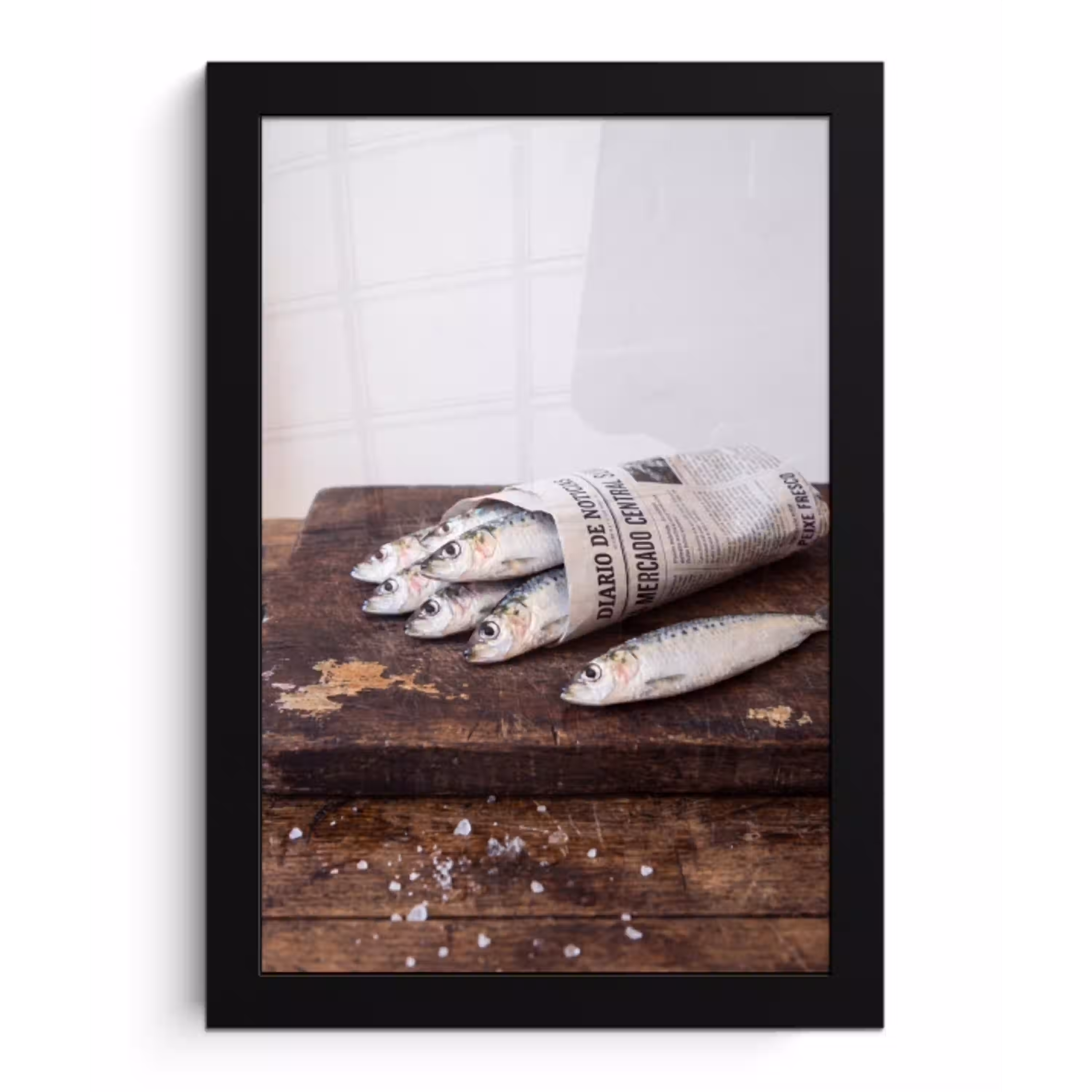 Sardientje - krant - snijplank fotolijst zwart zonder passe partout klein -3d