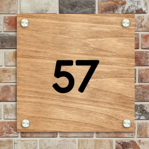 Licht hout - Traditioneel Naambord Vierkant klein -sfeer2