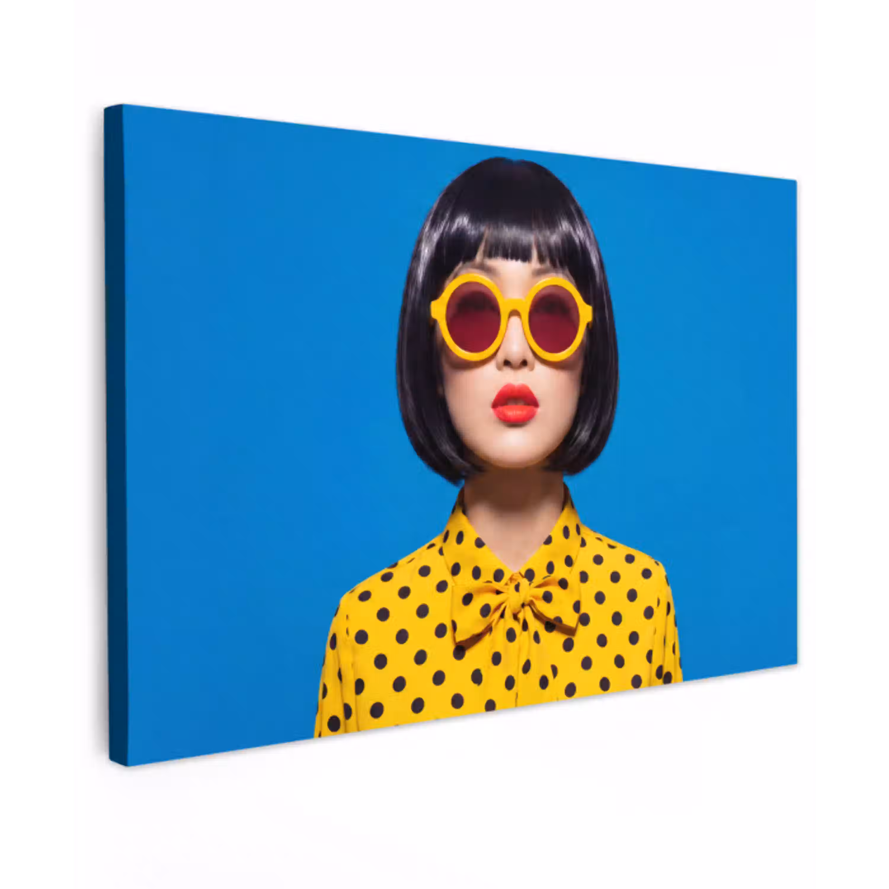 Vrouw - Zonnebril - Pop Art - Portret - Geel Tuinposter op houten frame 2 cm dik klein -3d